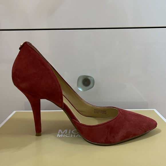 BOGO 🌸 Michael Kors Suede Heels - Picture 5 of 10